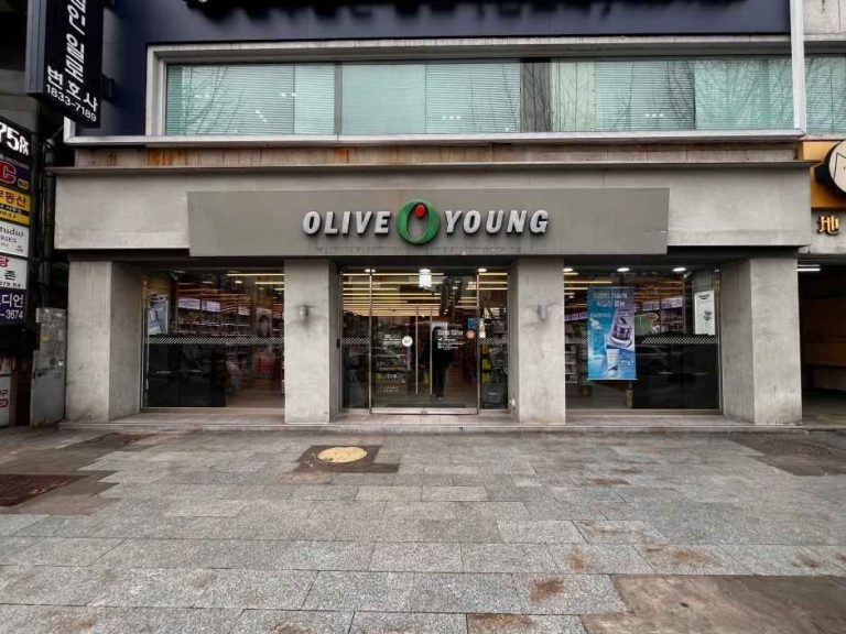 Olive Young – Sadang Station Branch [Tax Refund Shop] (올리브영 사당역점)