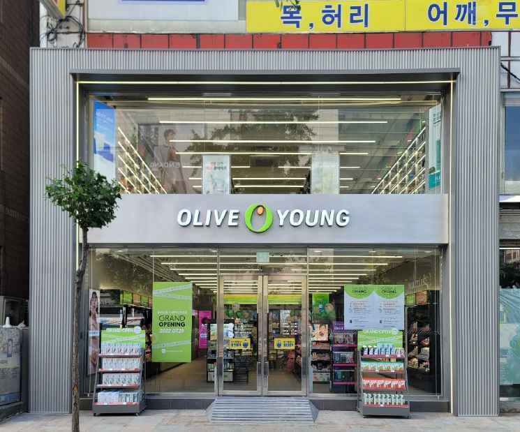 Olive Young – Nowon Station Sageori Branch [Tax Refund Shop] (올리브영 노원역사거리점)