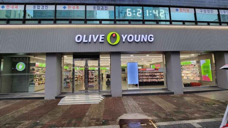 Olive Young – Jangan-dong Sageori Branch [Tax Refund Shop] (올리브영 장안동사거리점)