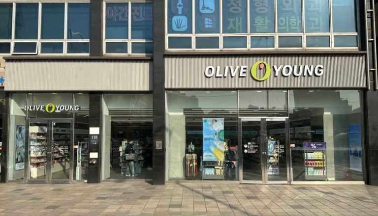 Olive Young – Bangbae Isu Branch [Tax Refund Shop] (올리브영 방배이수점)