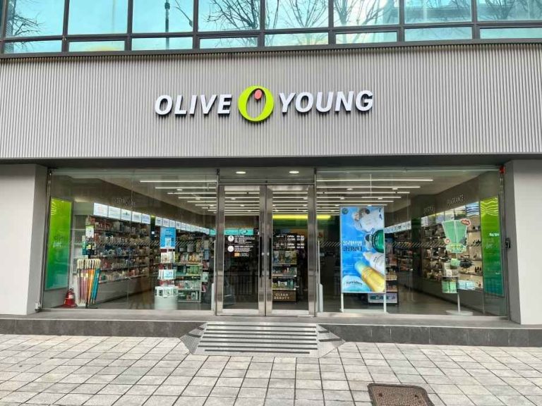 Olive Young – Seocho Station Branch [Tax Refund Shop] (올리브영 서초역점)