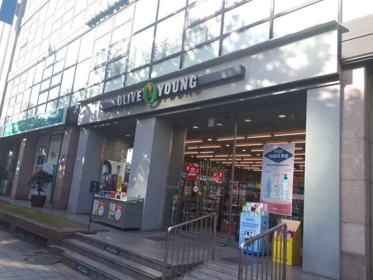 Olive Young – Omokgyo Station Branch [Tax Refund Shop] (올리브영 오목교역점)