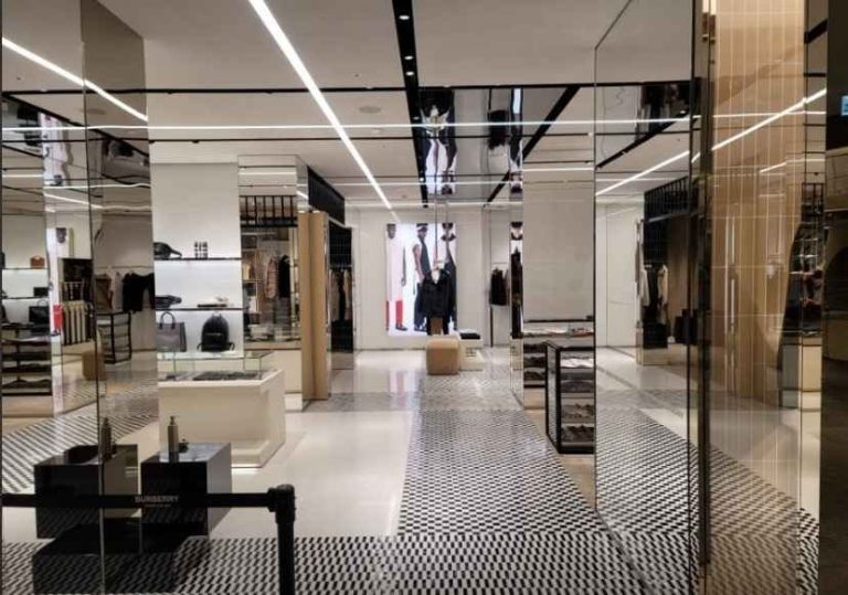 Burberry – LOTTE Department Store Jamsil Avenuel Branch [Tax Refund Shop] (버버리 롯데백화점 에비뉴엘 잠실점)