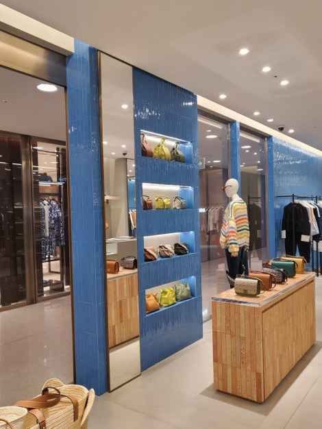 Loewe – Lotte Department Store Main Branch [Tax Refund Shop] (로에베 롯데백화점 본점)