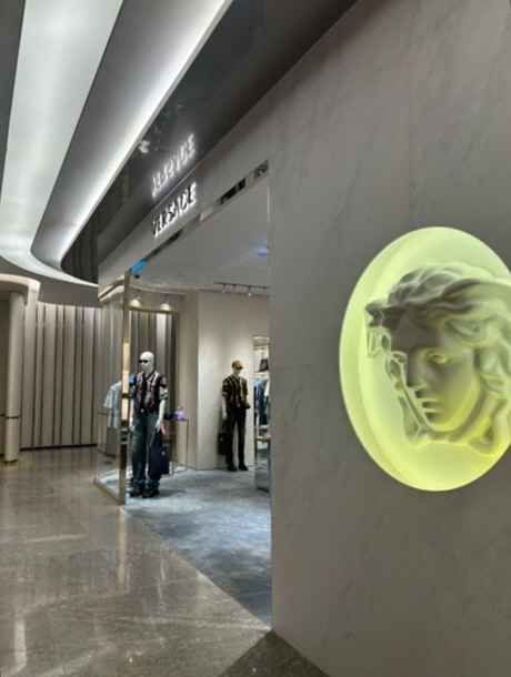 VERSACE - LOTTE Department Store Jamsil Avenuel Branch [Tax Refund Shop ...