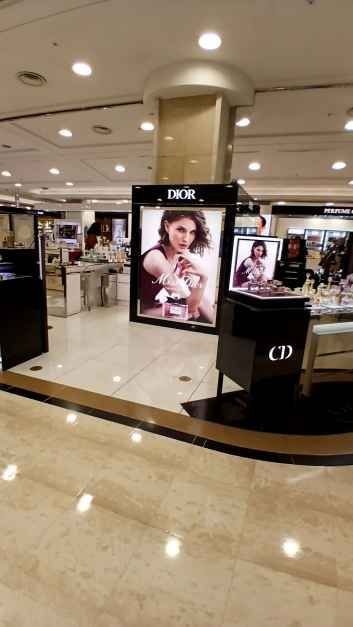DIOR Beauty LOTTE Department Store Gwanak Branch [Tax Refund Shop](디올 화장품 롯데백화점 관악점)