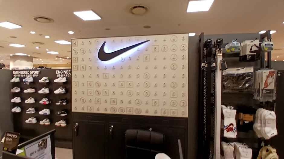 Nike Golf – Hyundai Department Store Mia Branch [Tax Refund Shop](나이키골프 현대백화점 미아점)