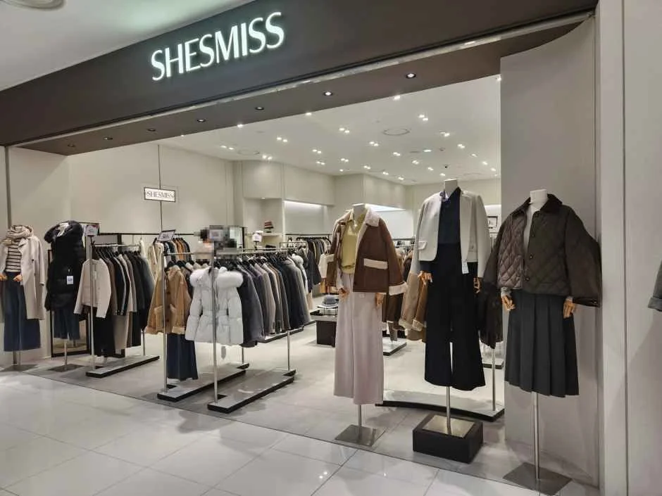 Shesmiss – TIMES SQUARE Branch [Tax Refund Shop](쉬즈미스 타임스퀘어점)