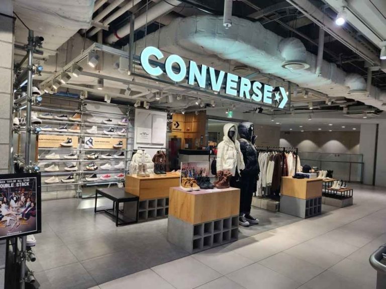 Converse – EXIT Hongdae Branch [Tax Refund Shop](컨버스 EXIT홍대점)