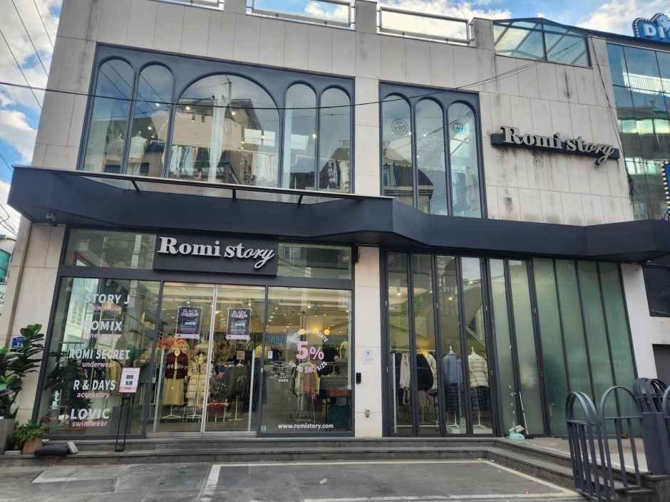 Romi Story Flagship Store – Hongdae Branch [Tax Refund Shop](로미스토리 플래그십스토어 홍대점)
