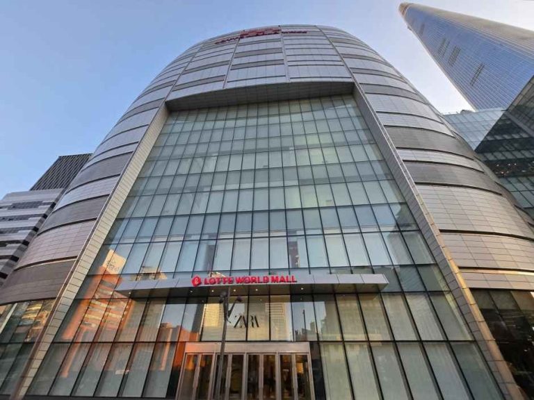 Lotte Mart – World Tower Branch [Tax Refund Shop](롯데마트 월드타워점)
