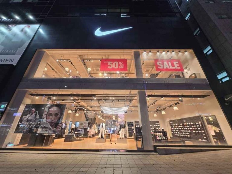 Nike – Munjeong Branch [Tax Refund Shop](나이키 문정점)