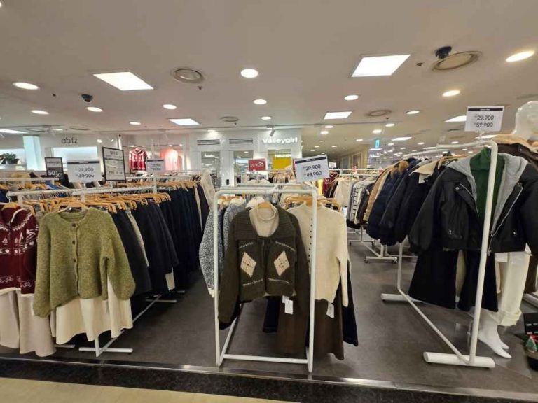 Valleygirl – NEWCORE FACTORY OUTLETS Cheonho Branch [Tax Refund Shop] (에메필 천호)(밸리걸 뉴코아팩토리아울렛 천호점)