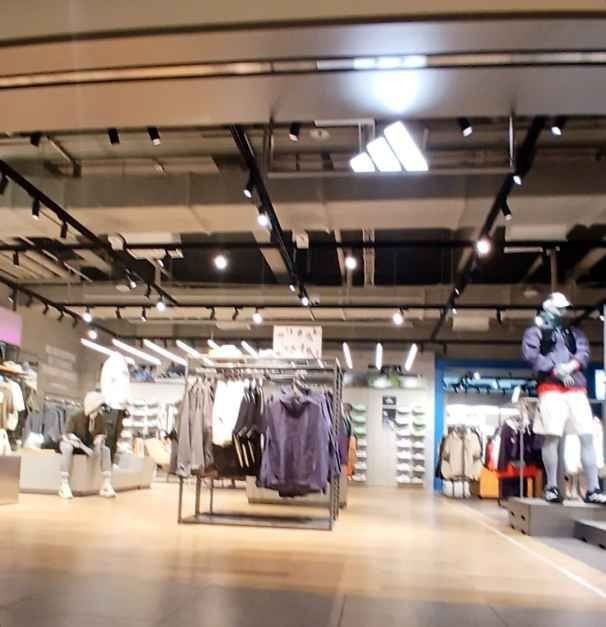 adidas Performance LOTTE Outletsㄴ Seoul Station Branch [Tax Refund Shop](아디다스 퍼포먼스 롯데아울렛 서울역점)