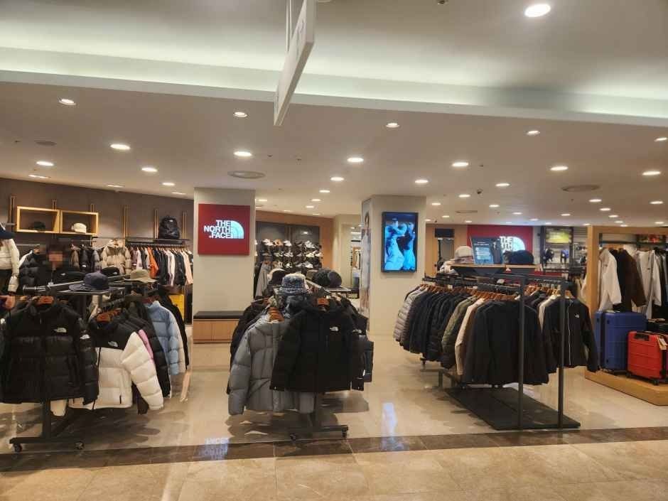 The North Face – Hyundai Outlets Gasan Branch [Tax Refund Shop](노스페이스 현대아울렛 가산점)
