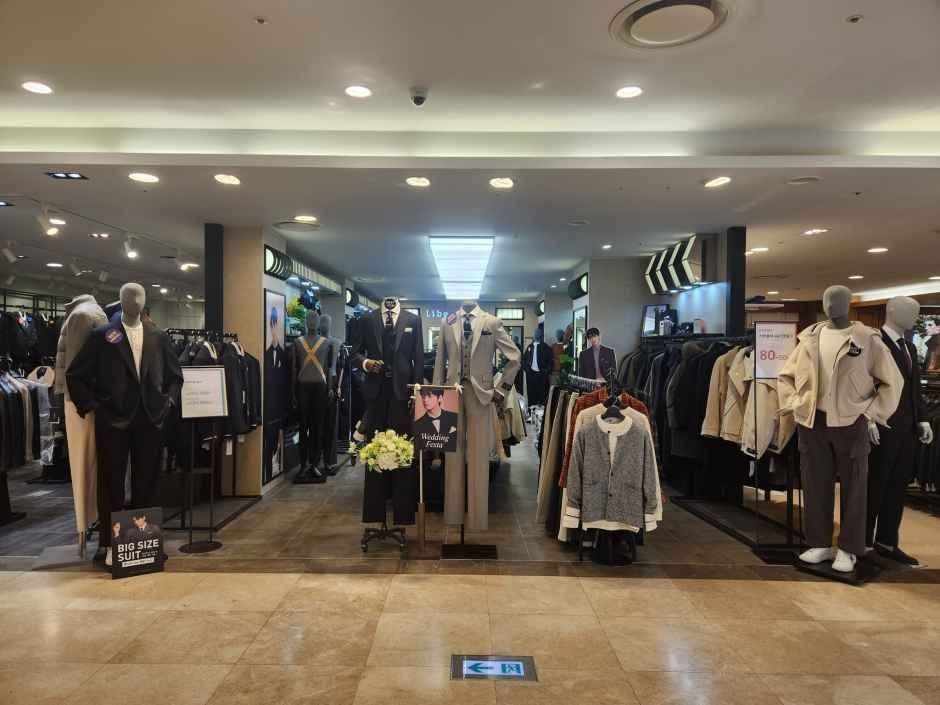 Liberclassy – Hyundai Outlets Gasan Branch [Tax Refund Shop](리버클래시 현대아울렛 가산점)