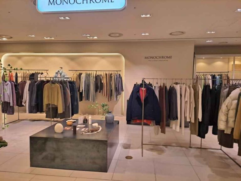 Monochrome – Hyundai Outlets Dongdaemun Branch [Tax Refund Shop](모노크롬 현대아울렛 동대문점)