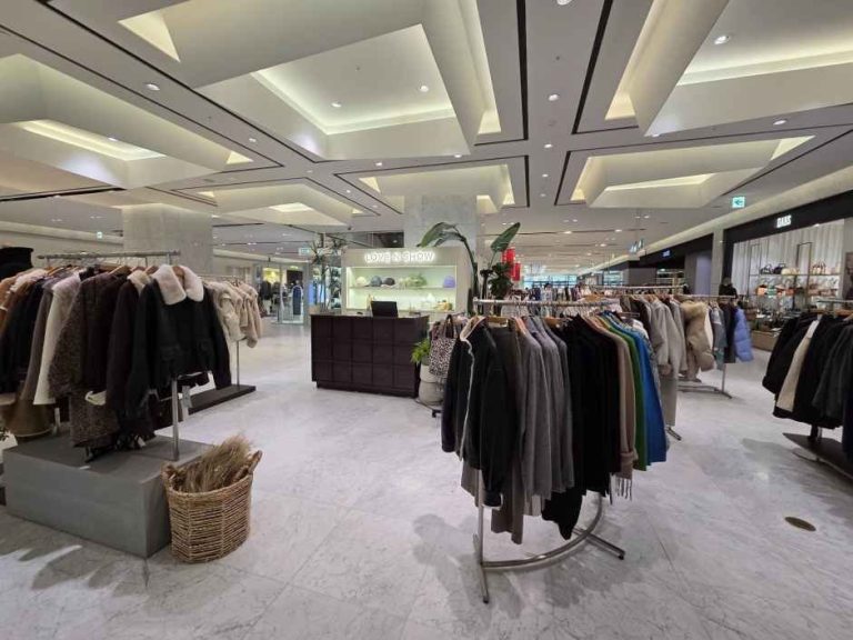 Love N Show – Hyundai Outlets Dongdaemun Branch [Tax Refund Shop](러브앤쇼 현대아울렛 동대문점)