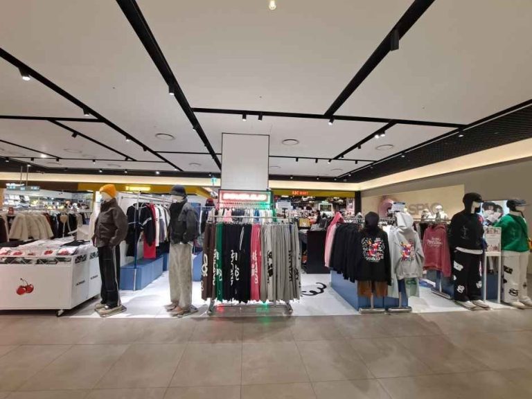 Double JD – Hyundai Outlets Dongdaemun Branch [Tax Refund Shop](더블제이디 현대아울렛 동대문점)