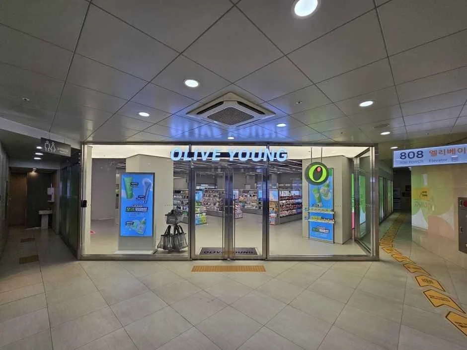 Olive Young – Sinnonhyeon Station Branch [Tax Refund Shop](올리브영 신논현역점)