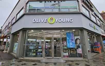 Olive Young – Achasan Station Branch [Tax Refund Shop](올리브영 아차산역점)