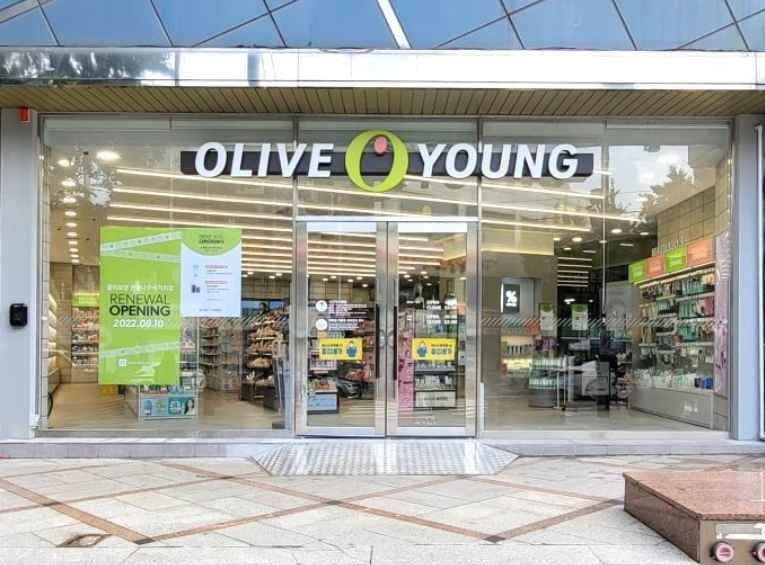 Olive Young – Eunhaengnamu Sageori Branch [Tax Refund Shop](올리브영 은행나무사거리점)