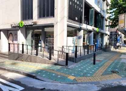 Olive Young – Hapjeong Café Street Branch [Tax Refund Shop](올리브영 합정카페거리점)