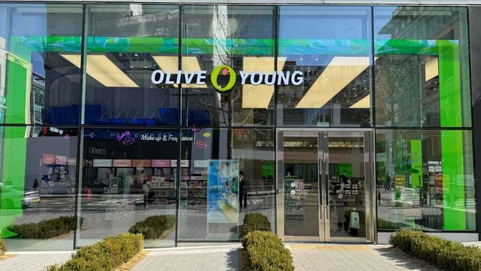 Olive Young – Hongdae Sageori Branch [Tax Refund Shop](올리브영 홍대사거리점)
