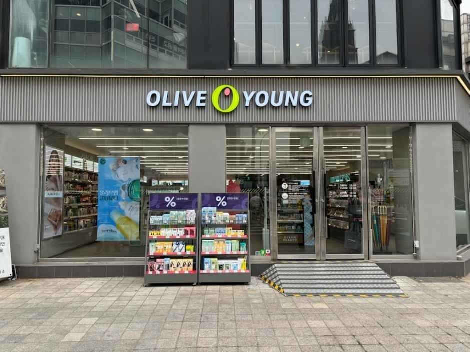 Olive Young – Sinchon Yeonse-ro Branch [Tax Refund Shop](올리브영 신촌연세점)