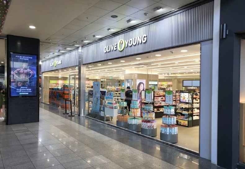 Olive Young – Wangsimni Station Branch [Tax Refund Shop](올리브영 왕십리역사점)