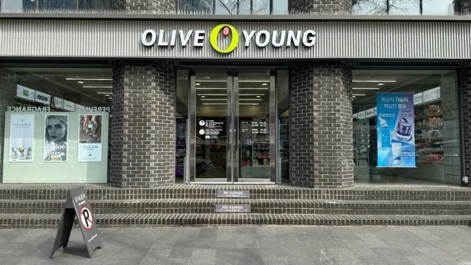 Olive Young – Hannam Ogeori Branch [Tax Refund Shop](올리브영 한남오거리점)
