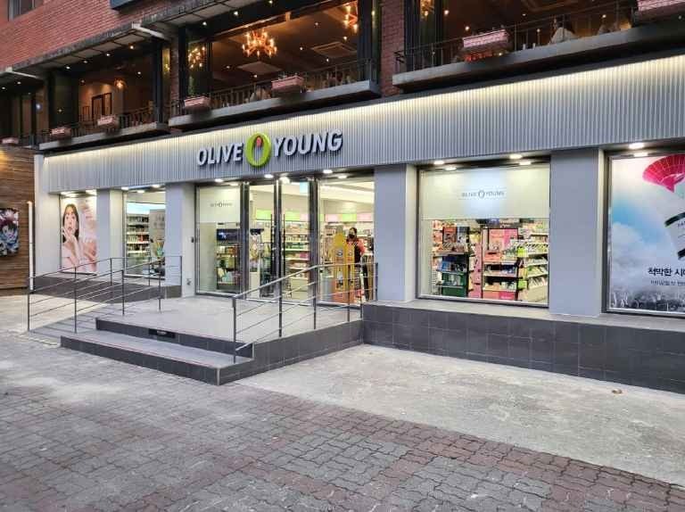 Olive Young – Hyehwa Station Branch [Tax Refund Shop](올리브영 혜화역점)