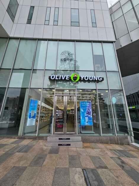 Olive Young – Hongdae Daehangno Branch [Tax Refund Shop](올리브영 홍대대학로점)