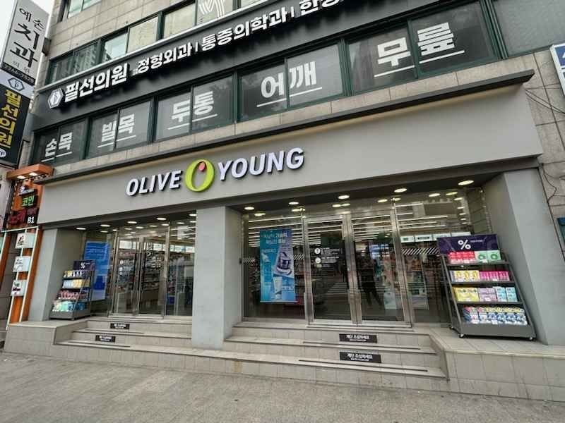 Olive Young – Chungmuro Station Branch [Tax Refund Shop](올리브영 충무로역점)