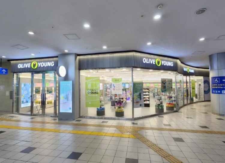 Olive Young – Seoul Station Branch [Tax Refund Shop](올리브영 서울역점)