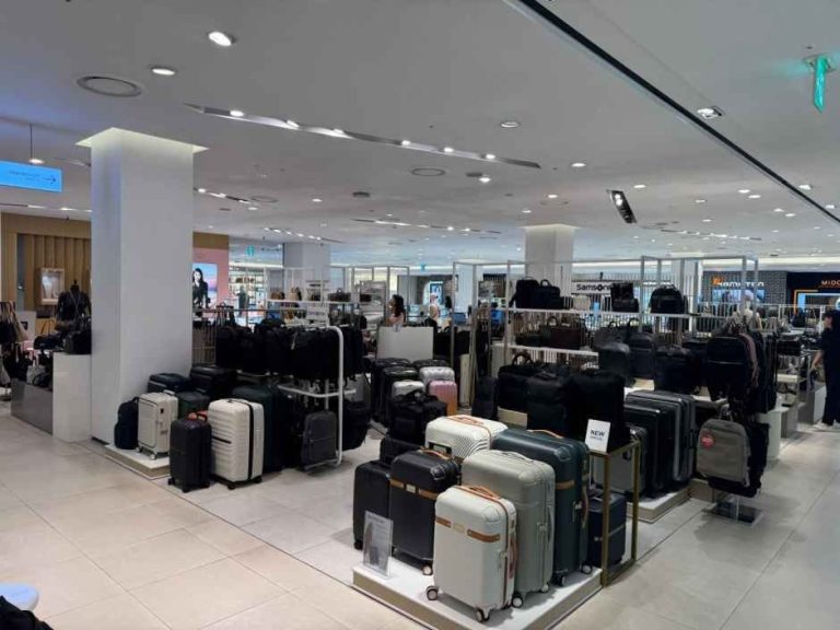 Samsonite Red – Hyundai Department Store Sinchon U-PLEX [Tax Refund Shop](쌤소나이트 레드 현대백화점 신촌점 유플렉스)