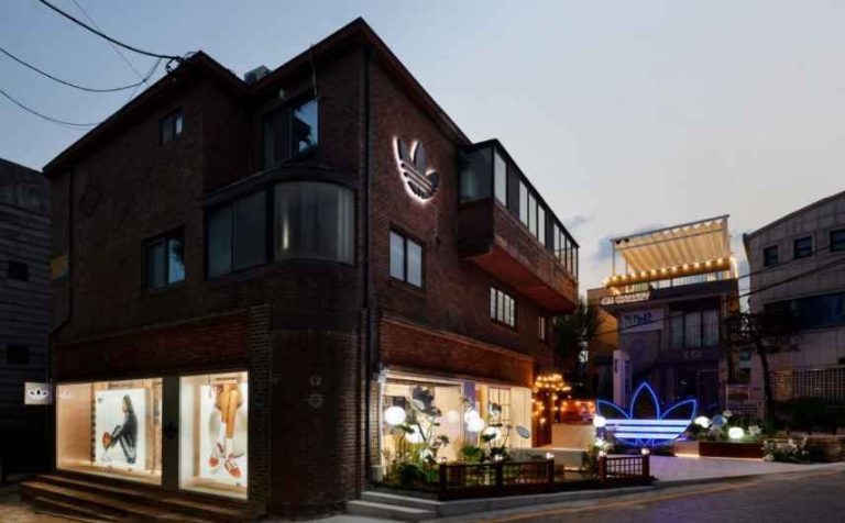 adidas Bukchon Heritage Store[Tax Refund Shop](아디다스 북촌헤리티지스토어)