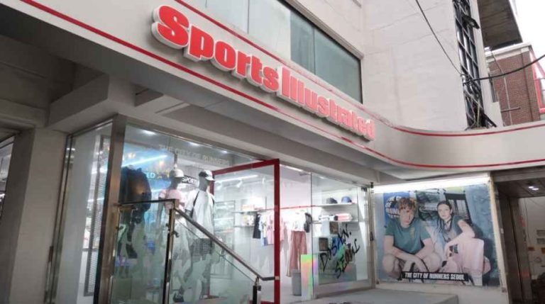 Sportsillustrated Fashion Dosan Branch[Tax Refund Shop](스포츠일러스트레이티드 패션도산점)