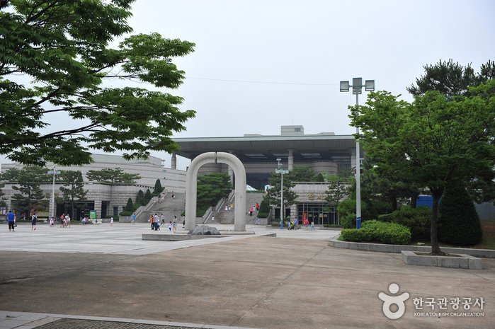 Incheon Culture and Arts Center (인천문화예술회관)