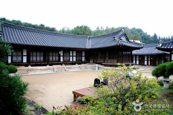 Lee Jang-woo’s House (이장우 가옥)