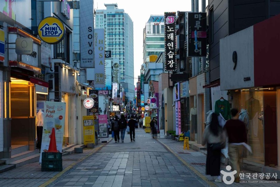 Chungjang-ro Street (충장로)