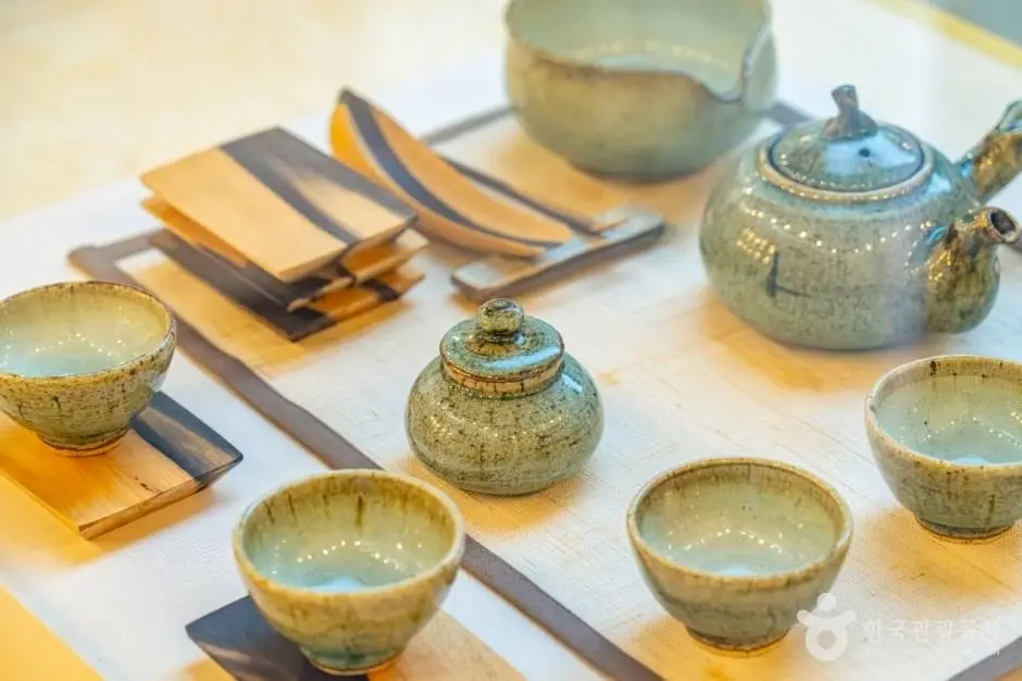 Hadong Tea Museum (하동야생차박물관)