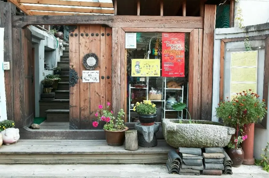 Bukchon Museum (북촌생활사박물관)