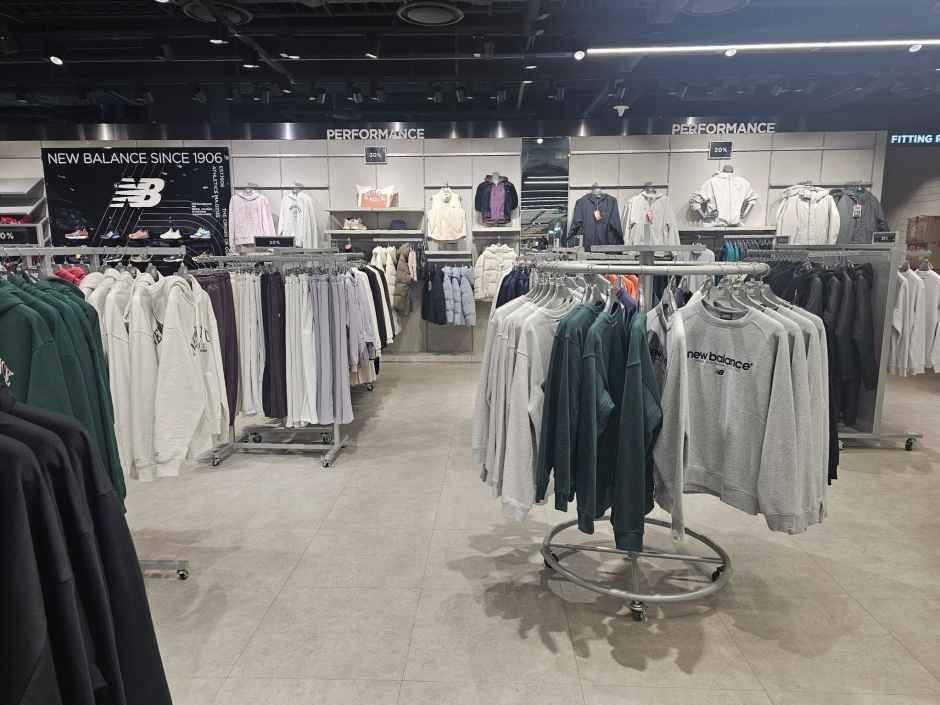 New Balance – Lotte Mall Gwangmyeong Branch [Tax Refund Shop](뉴발란스 롯데몰 광명점)