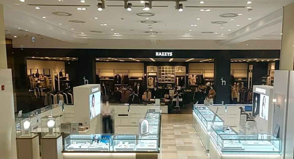 Hazzys – Lotte Mall Gwangmyeong Branch [Tax Refund Shop] (헤지스 롯데몰 광명점)