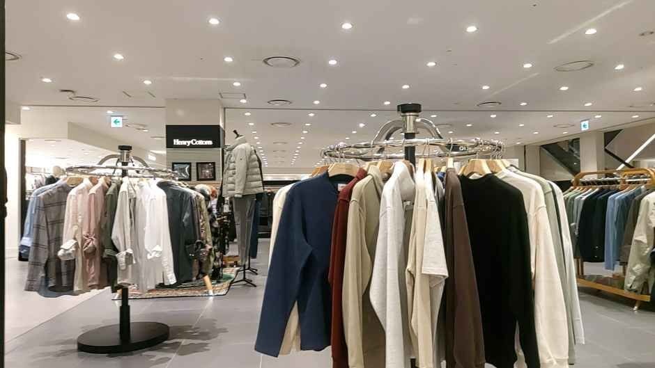 Henry Cotton’s – Lotte Mall Gwangmyeong Branch [Tax Refund Shop] (헨리코튼 롯데몰 광명점)