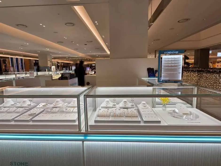 Stonehenge – Hyundai Department Store – Jungdong Branch [Tax Refund Shop](스톤헨지 현대백화점 중동점)