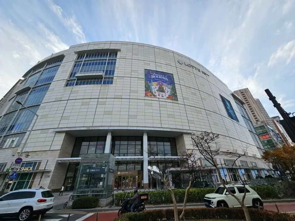 Lotte Department Store – Store Jungdong Branch [Tax Refund Shop](롯데백화점 중동점)