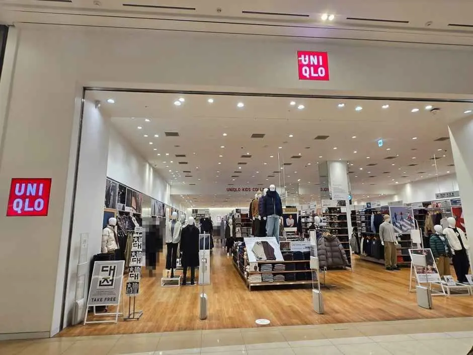 Uniqlo – Starfield City Wirye Branch [Tax Refund Shop](유니클로 스타필드 시티 위례점)