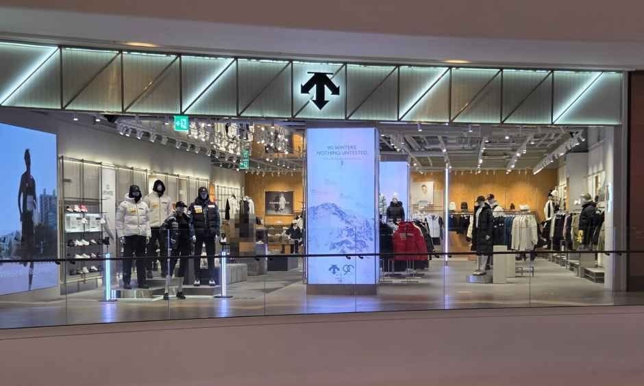 Descente – Starfield Goyang Branch [Tax Refund Shop](데상트 스타필드 고양점)
